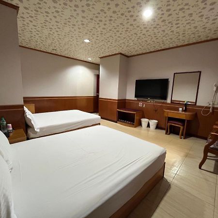 Jiaoxi Hot Spring Hotel Bagian luar foto